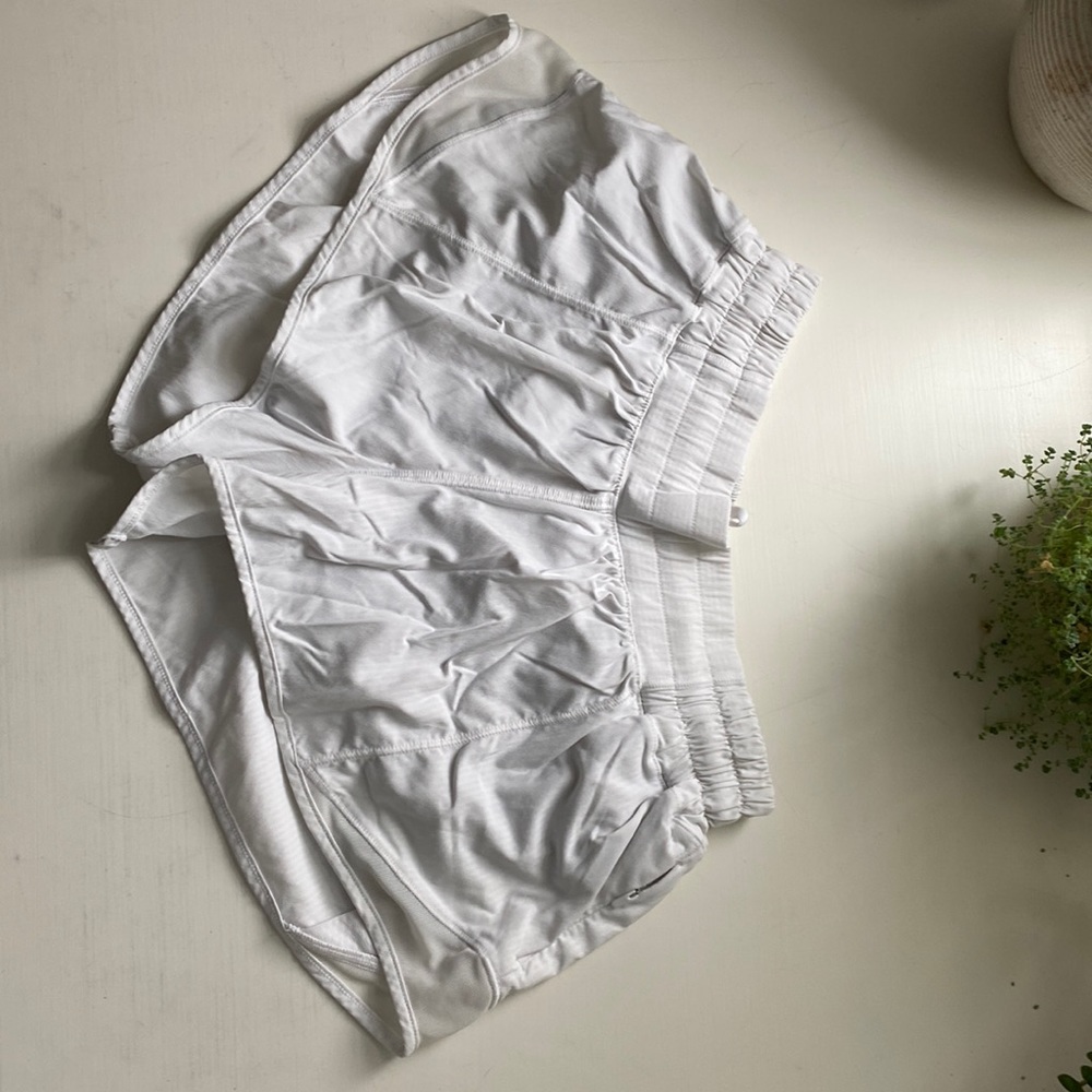 White lululemon hotty hot shorts size 4 like new!